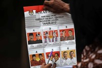 Satu-persatu surat suara dibuka dan dihitung.