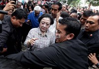 Ratusan warga Kebagusan menyambut Megawati saat hendak mencoblos.