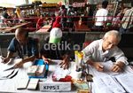 Ramai-ramai Nyoblos di Pasar Tanah Abang