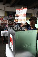 Ramai-ramai Nyoblos di Pasar Tanah Abang