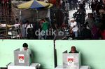 Ramai-ramai Nyoblos di Pasar Tanah Abang