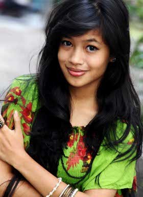 Thalia Cotto, Biduanita 17 Tahun Berdarah Minang Thalia Cotto, Biduanita 17 Tahun Berdarah Minang