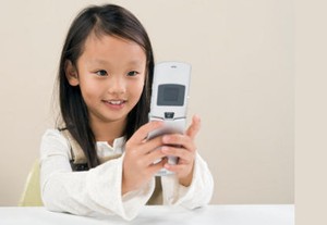 Handphone Bantu Tingkatkan Komunikasi Anak yang Terlambat Bicara