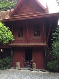 Tampak bagian depan rumah Jim Thompson yang beralamat di 6 Soi Kasemsan 2, Rama 1 Road, Bangkok. (Ichsan/detikTravel)