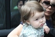 Harper Seven Beckham, 1 Tahun; Perempuan; f