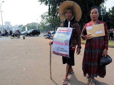 Korban Lapindo Jalan Kaki Kirim Surat ke SBY