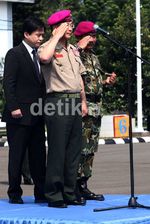 Atraksi Militer Sambut Komandan Marinir Korea