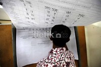 Jika rekapitulasi penghitungan suara selesai di tingkat kelurahan, maka akan dibawa ke kecamatan dan direkap oleh Panitia Pemilihan Kecamatan (PPK).
