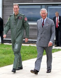 Pangeran Charles mengunjungi pangeran William pada Senin (9/7/2012). Chris Jackson - WPA Pool /Getty Images.
