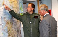 Pangeran Charles mengunjungi pangeran William pada Senin (9/7/2012) di Valley, Inggris. Chris Jackson - WPA Pool/Getty Images.