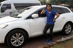 Charly Van Houten dan Mobil Putih Kesayangannya