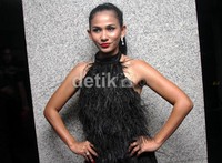 Kulit coklatnya membuat Nova terlihat eksotis. Gusmun/detikHot.