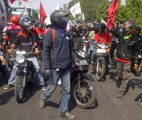 Demo Buruh di Sidoarjo Sempat Blokir Jalan