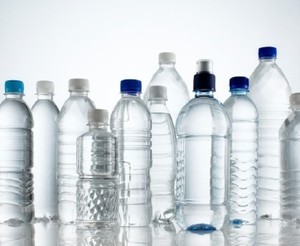 Trik Menghilangkan Bau Makanan pada Wadah Plastik