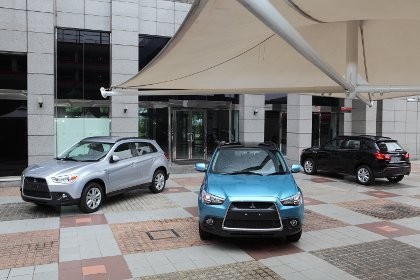 Menjajal Lancer Berbodi SUV