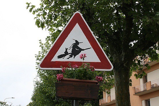 Hati-hati! Kota Ini Dihuni Penyihir