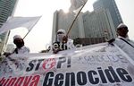 Massa Protes Keras Pembantaian di Myanmar