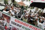 Massa Protes Keras Pembantaian di Myanmar