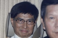 Direktur eksekutif Sun Hung Kai Properties, Thomas Kui Yen turut diperiksa  dalam kasus  suap kepada pemerintah Macau.  Seperti diketahui, suap ini supaya lahan dekat bandara internasional Macau dijual ke Kwok bersaudara untuk dijadikan kasino (tempat berjudi). (Foto: REUTERS/Tyrone Siu)