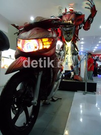 Sementara Yamaha memamerkan modifikasi Soul GT. Meski terbilang merupakan modifikasi minimalis, aura futuristik yang ingin didapatkan Yamaha dari motor ini terhitung berhasil. Syubhan Akib/detikOto.