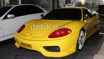 Taksi Ferrari Hebohkan Warga Jakarta
