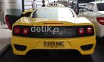 Taksi Ferrari Hebohkan Warga Jakarta