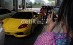 Taksi Ferrari Hebohkan Warga Jakarta