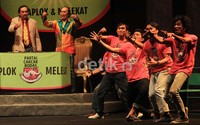 Cerita kali ini mengangkat tokoh sunda, Si Kabayan yang memiliki kepribadian kental dengan nilai-nilai budaya menjadi seorang presiden.