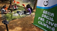 Wifi ini disediakan oleh Bluebird Group bekerjasama dengan komunitas Ciliwung Condet.