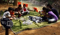 Kegiatan ini memberikan edukasi pada masyarakat untuk melestarikan lingkungan sekitar Kali Ciliwung dengan berbagai kegiatan berunsur pendidikan.