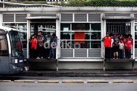 Penumpang mengantre di Halte Dukuh Atas, Jakarta.