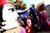 Pasangan yang ikut acara nikah massal pada umumnya adalah mereka yang sudah menikah secara agama. Namun, karena beberapa alasan, mereka belum mendaftarkan pernikahannya ke Kantor Urusan Agama (KUA).