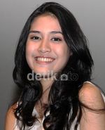 Bintang dan Sutradara Rumah di Seribu Ombak