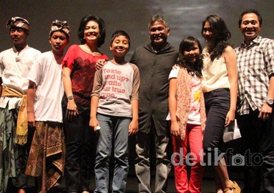 Bintang dan Sutradara Rumah di Seribu Ombak