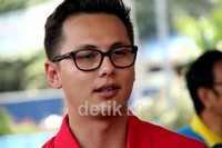 Andhika mengaku cukup gerah melihat mobil-mobil mewah yang masih nakal menggunakan BBM bersubsidi. (Komario Bahar/detikHot).