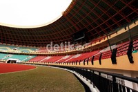 Pembangunan Main Stadium Riau ini dianggarkan dengan nilai biaya sebesar Rp 900 miliar.