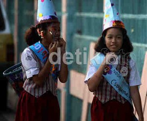 Pernak-pernik Aksesoris Masa Orientasi Siswa Tidak Mendidik