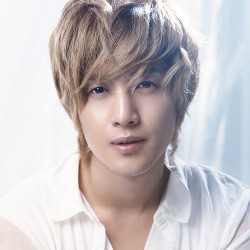 Konser Sukses, Kim Hyun Joong Dikirimi Bunga oleh Justin Bieber?
