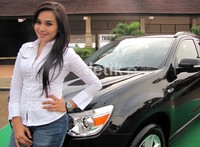 Anya berpose. Luthfi Andhika/detikOto.