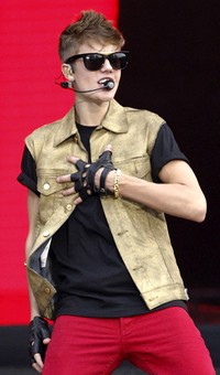 Aksi Justin Bieber di MTV World Stage 2012. Reuters/Stringer.