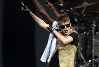 Ia sukses membawakan lagu Boyfriend, Never Say Never, As Long As You Love Me, dan hits-hits lainnya. Reuters/Stringer.