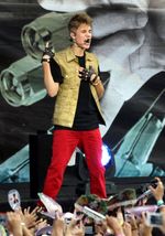 Aksi Justin Bieber di MTV World Stage 2012