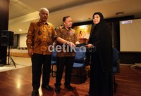 Dalam acara tersebut, penghargaan dalam bentuk piagam diberikan oleh Ketua Yayasan PPHUI Djonny Syafruddin kepada sang istri mendiang Almarhum H Misbach Yusa Biran.