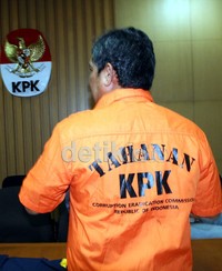 Wakil Ketua KPK, Bambang Widjodjanto mengatakan, tujuan dibuatnya baju tahanan ini untuk memunculkan efek jera kepada setiap tersangka kasus korupsi yang ditangkap dan kasusnya ditangani KPK. Ramses/detikcom.