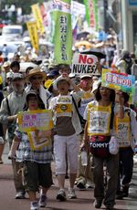 Di Jepang, Ratusan Ribu Warga Tolak Nuklir