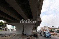 Pembangunan jembatan layang ini, untuk mengurangi kemacetan yang terjadi di persimpangan Jalan Jend Sudirman, Riau.