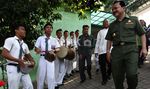 Hari Pertama Sekolah, Foke Sapa Para Siswa