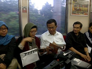 Dahlan Jemput Mobil Listrik Pakai KRL ke Depok
