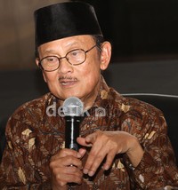 BJ Habibie saat jumpa pers film Habibie & Ainun di kantor MD Entertainment, Jak Pusat, Minggu (15/7/2012). Gus Mun/detikHOT.