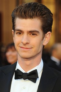 Gaya formal Andrew Garfield. Frazer Harrison/Getty Images.